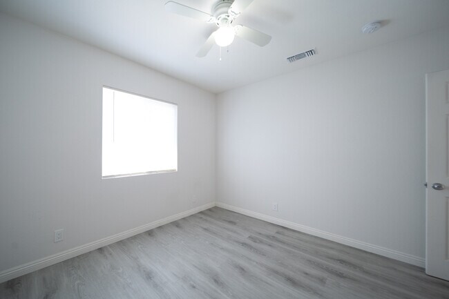 Building Photo - 120 E Shady Grove Dr