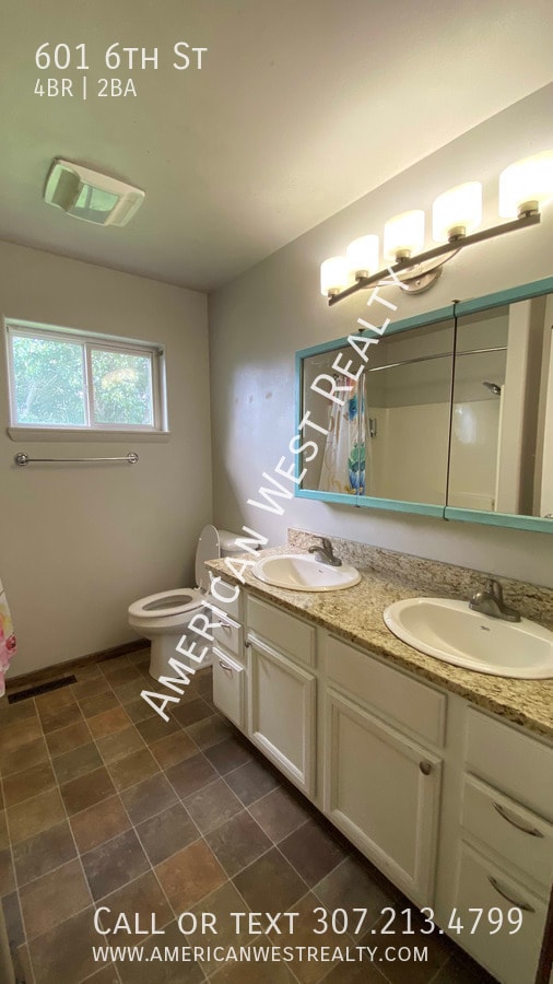 Building Photo - 601 6th St