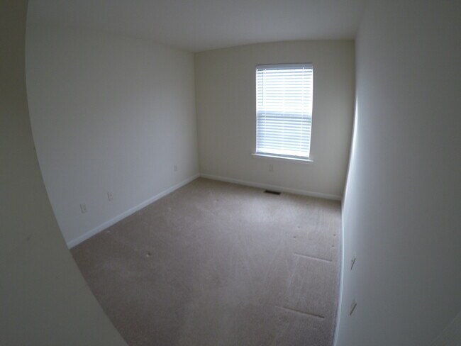 Building Photo - 2123 Quail Hollow Dr