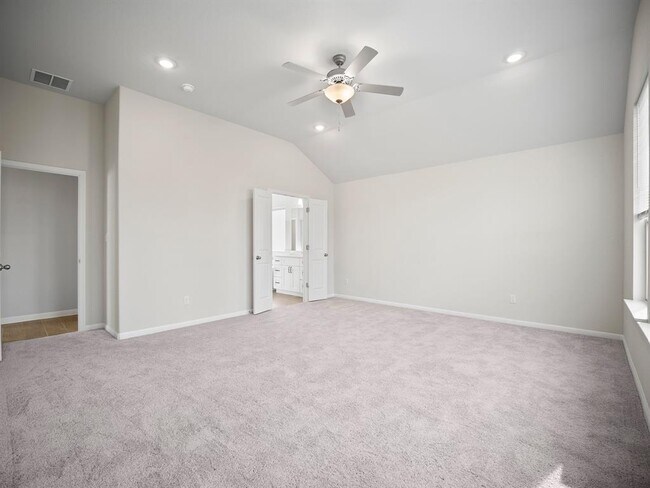 Building Photo - 136 Caterpillar Ln