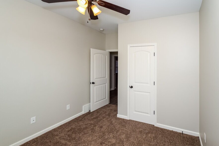 Building Photo - 125 Clay Hills Dr