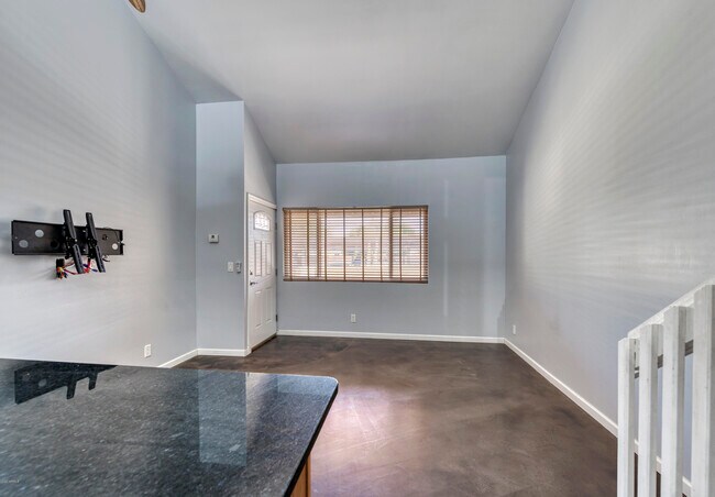 Building Photo - 8055 E Thomas Rd