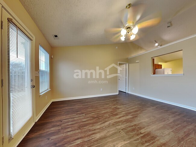 Building Photo - 542 Kennard Ln