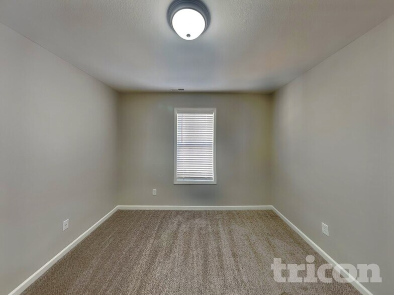 Building Photo - 2820 Oasis Ln