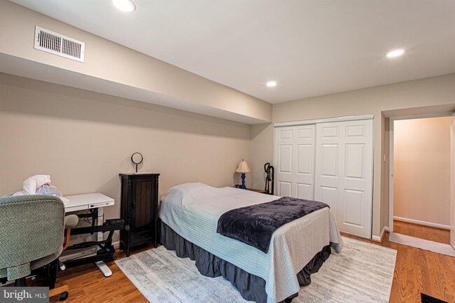 Building Photo - 2037 Royal Fern Ct