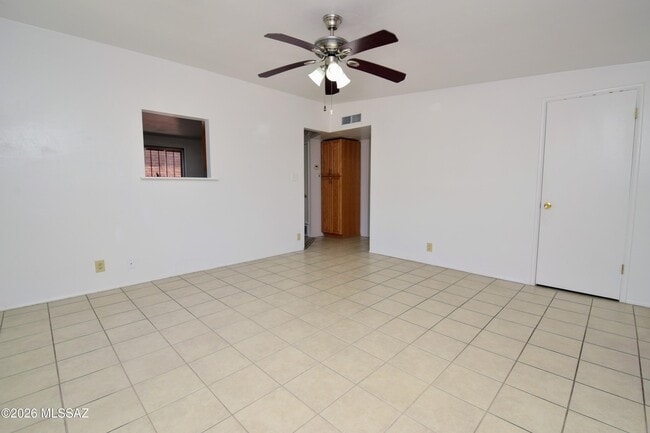 Building Photo - 3156 N Vista Del Forte Dr