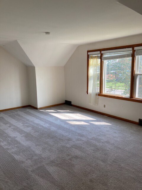 Building Photo - 586 Martin Rd