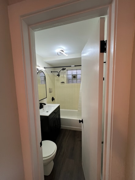 bathroom view from entryway - 2446 W Thomas St