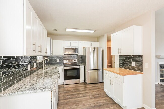 Building Photo - 3005 Creekview Ln