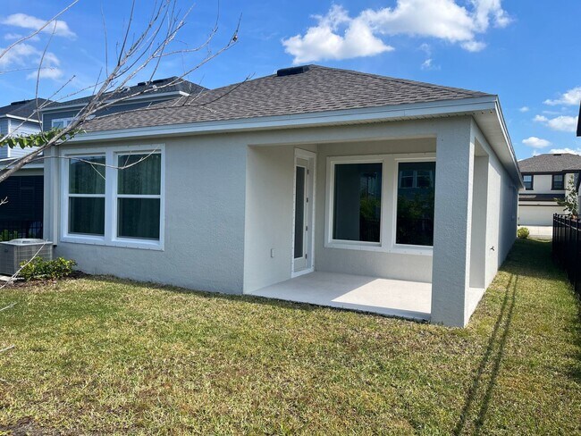 Building Photo - Beautiful home located in desirable Waters...