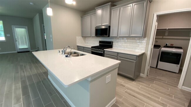 Building Photo - 7059 Silverleaf Oak St