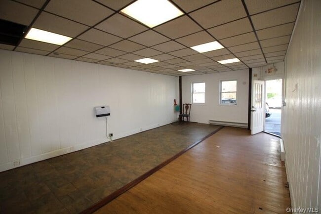 Building Photo - 325 N Main St