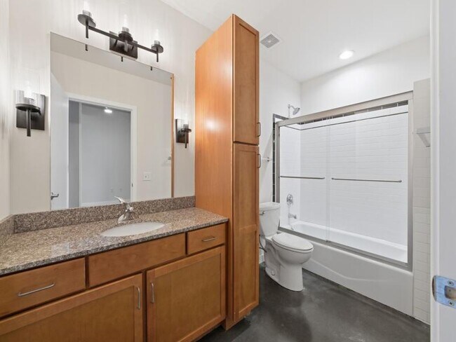 Building Photo - 620 Glen Iris Dr NE