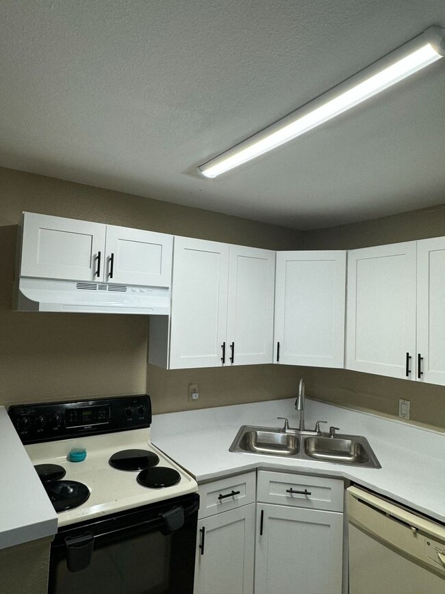 Building Photo - 4760 Walden Cir