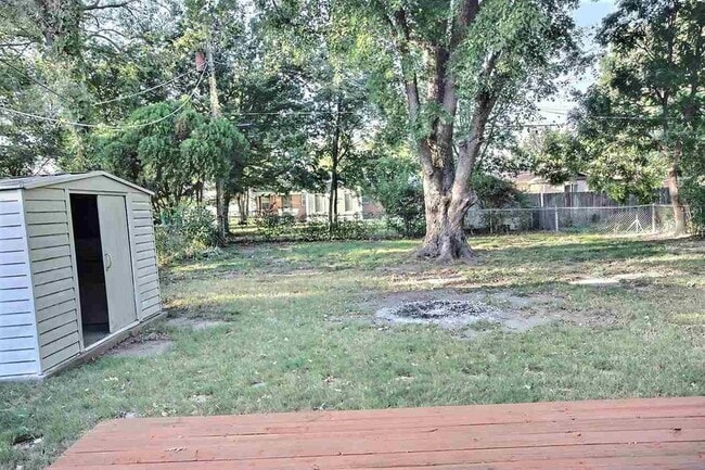 Building Photo - 8306 E Indianapolis St