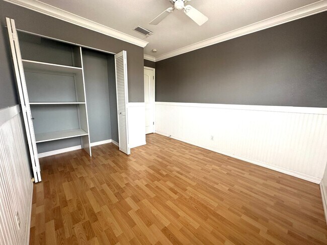 Building Photo - Gorgeous 3 Bed, 2.5 on Corner Lot