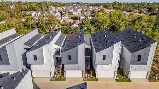 Building Photo - 5610 Savyon Dr