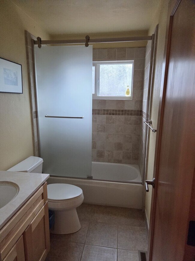 Building Photo - Two bedroom furnished home in a quiet area