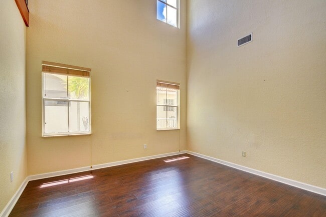 Building Photo - 10537 Galleria St