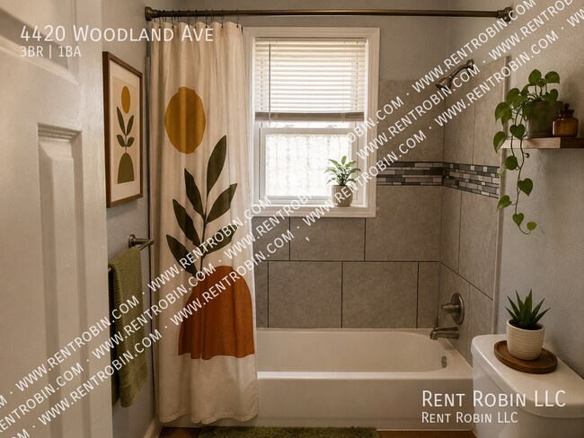 Building Photo - 4420 Woodland Ave