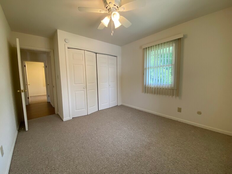 Building Photo - 211 S Pfeffer Rd