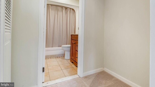 Building Photo - 26 Queen Anne Way