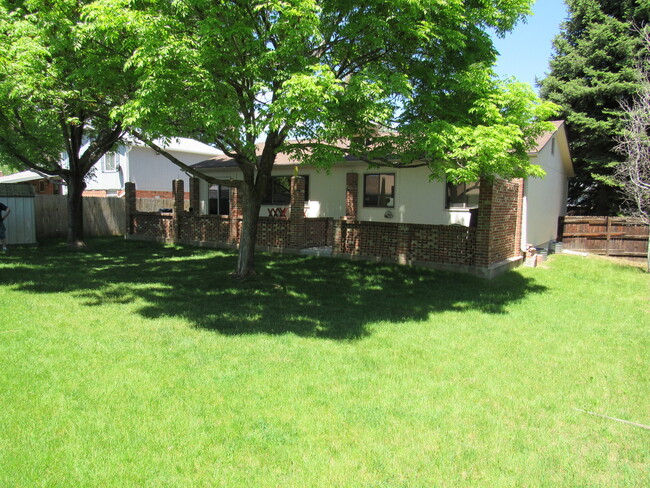 Building Photo - Immaculate Ranch with Large Backyard and B...