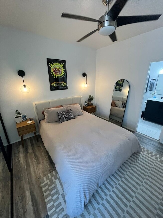 Building Photo - Stunning 2-Bed, 2-Bath Renovated Home with...