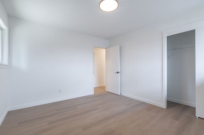 Building Photo - Crowne Pointe Apartment Homes