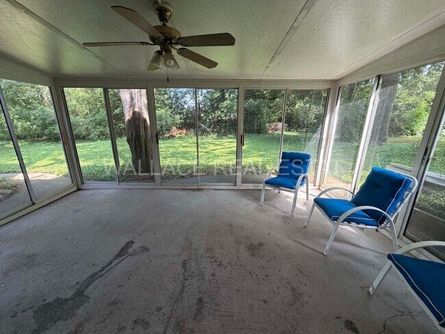 Building Photo - NEW RENTAL RATE...FARRAGUT LIVING OFFERING 4 BEDROOMS AND 3.5 BATHS WITH NICE SUN PORCH