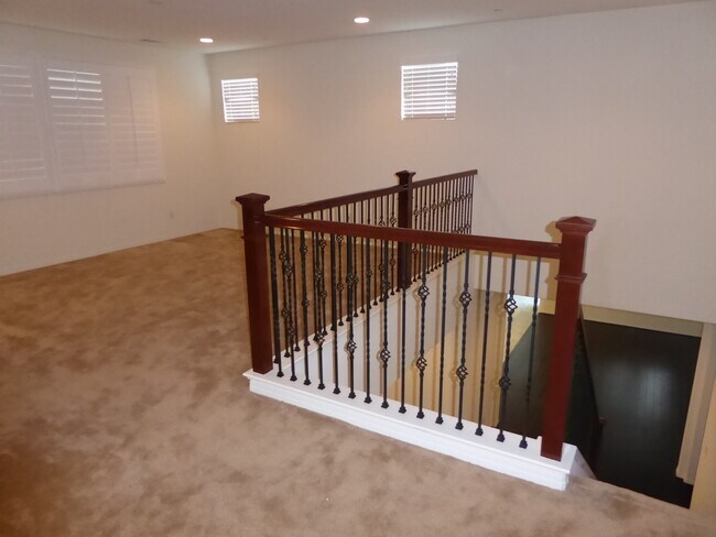 Building Photo - River Village 4 Bedroom Home in Santa Clarita.