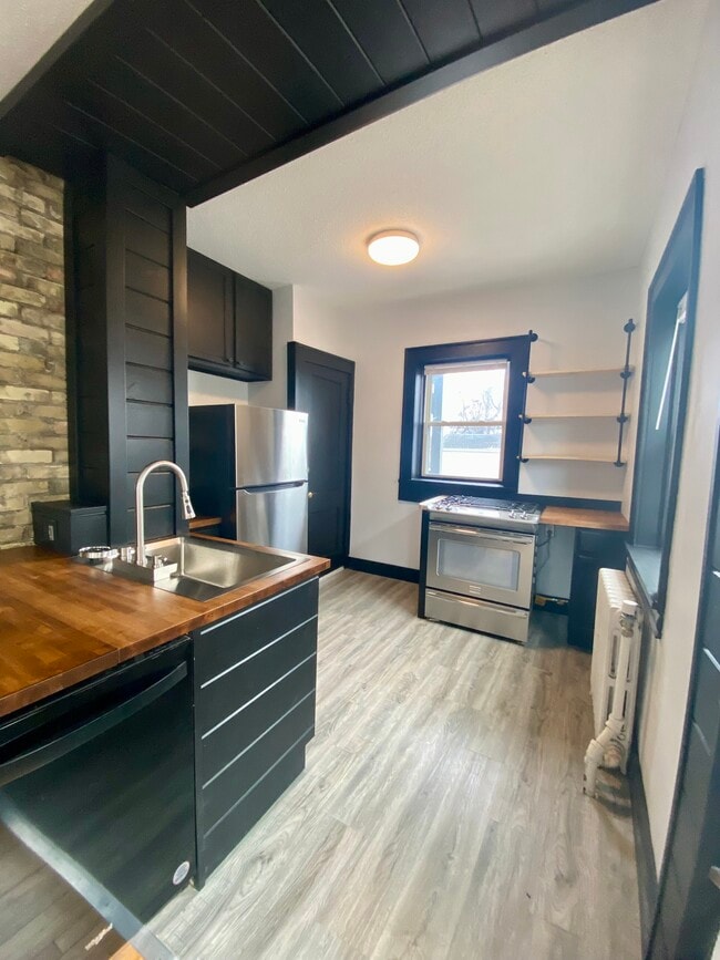 Building Photo - 780 Curfew St