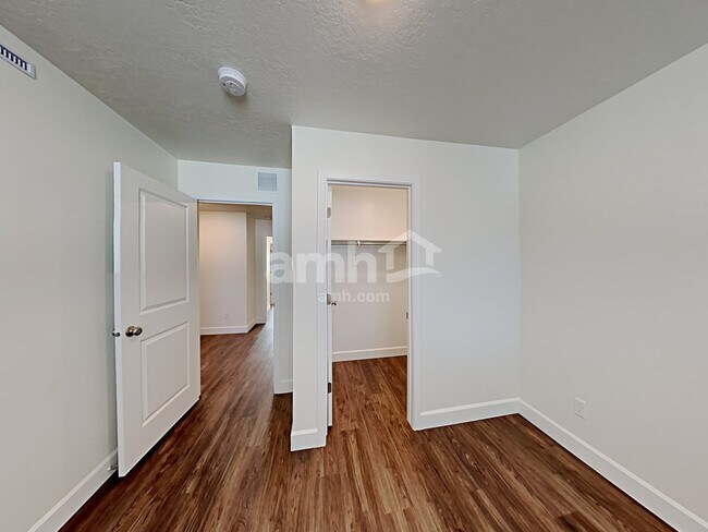 Building Photo - 6043 W Arranmore Dr