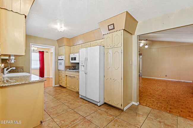 Building Photo - 9000 McCabe Dr