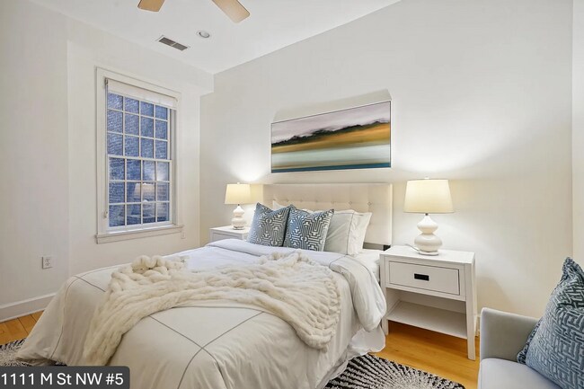 Building Photo - Charming 2 BR/2 BA Condo in Logan Circle!
