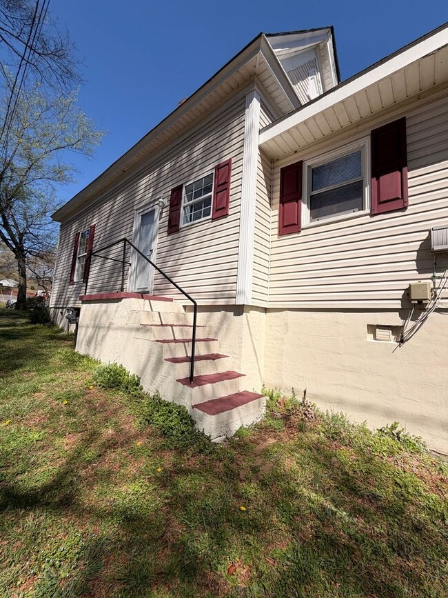 Building Photo - 1300 N Broad St