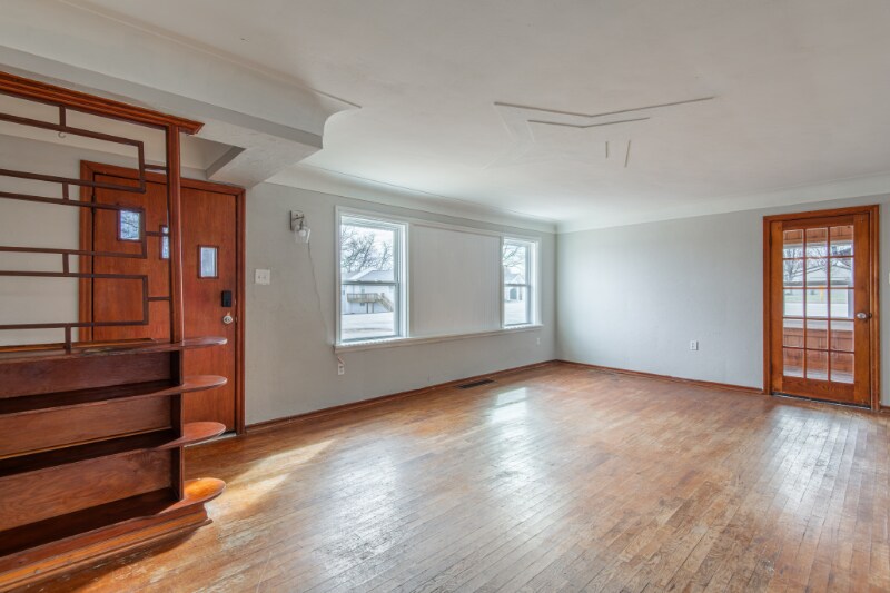 Building Photo - 601 Riverview Dr