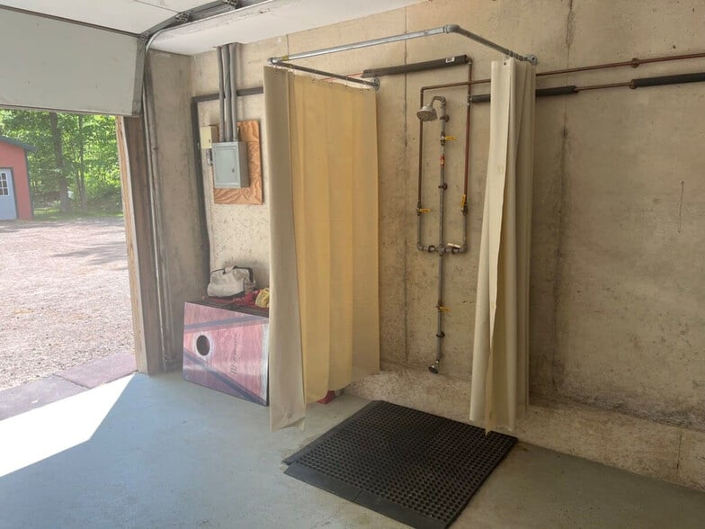 Building Photo - 5000 Gahan St NE