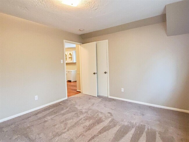Building Photo - 28903 Twisted Oak Dr