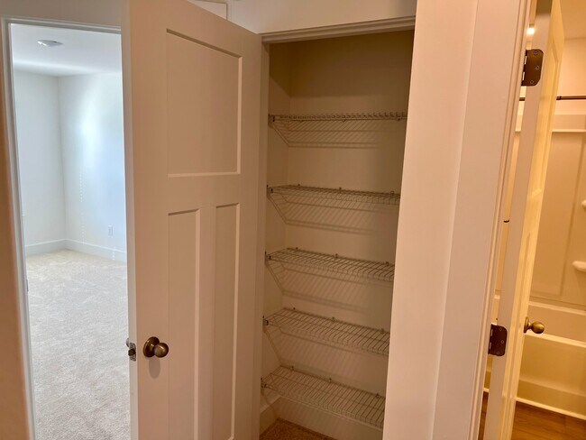 Building Photo - 1242 Cherry Orch Rd