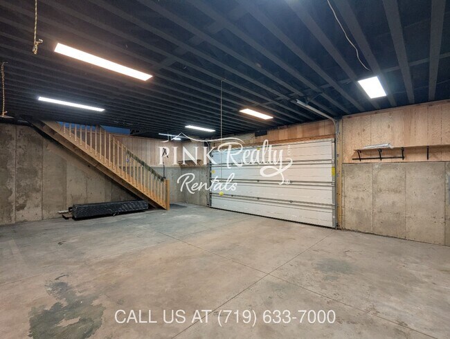 Building Photo - 2545 Lelaray St