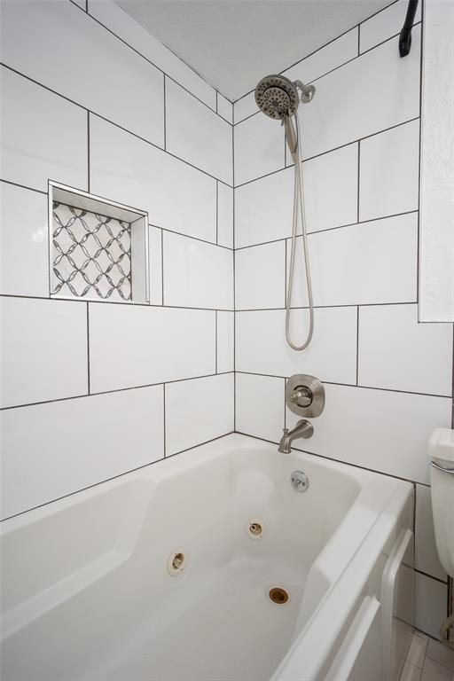 Building Photo - 2400 Northwood Ln