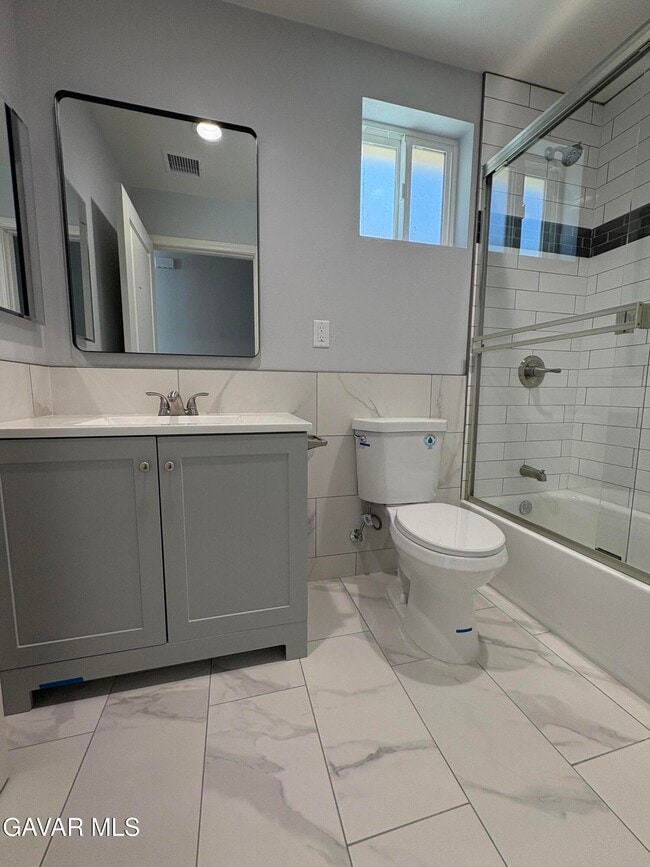 Building Photo - 5309 St Laurent Pl