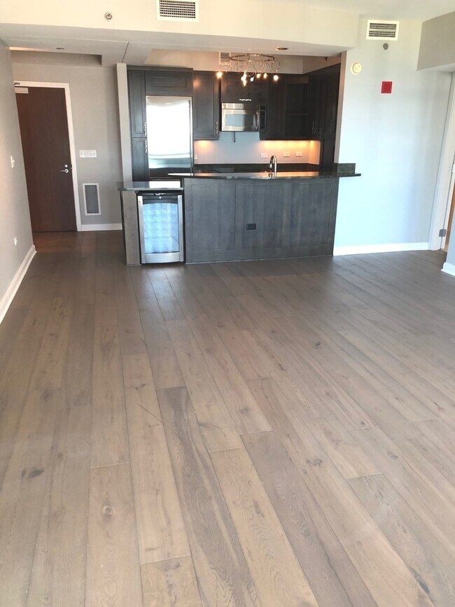 Building Photo - 130 N Garland Ct