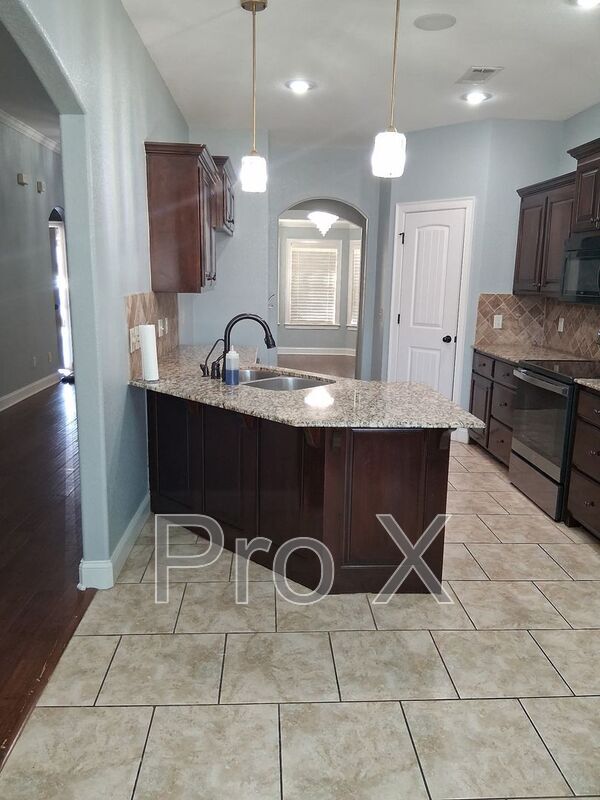 Building Photo - 3864 W Providence Dr