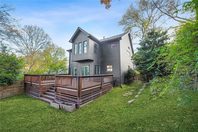 Building Photo - 1086 Pine Grove Ave NE