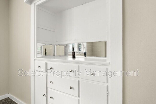 Building Photo - 3712 S Anthony Blvd