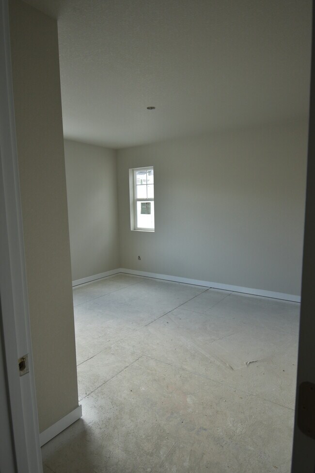 Building Photo - 10214 Spry St