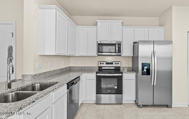 Building Photo - 46 Oarsman Xing Dr