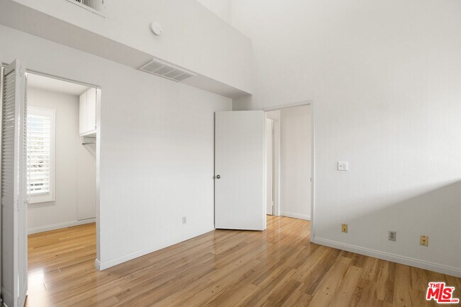 Building Photo - 249 Alpine St